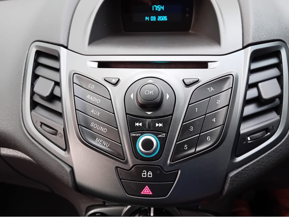 2013 Ford Fiesta - image 18