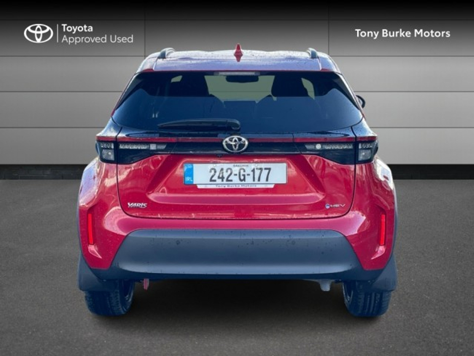 2024 Toyota Yaris Cross - image 5