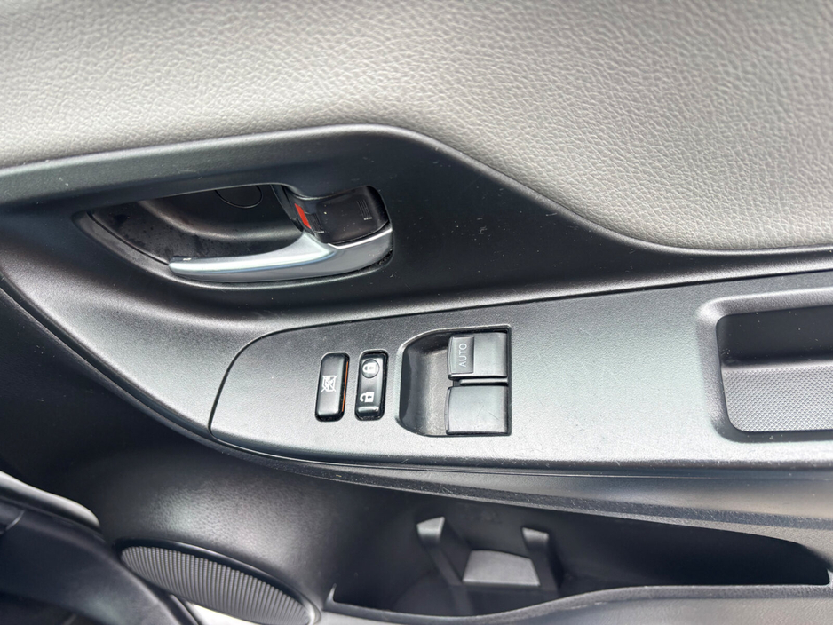 2018 Toyota Yaris - image 21