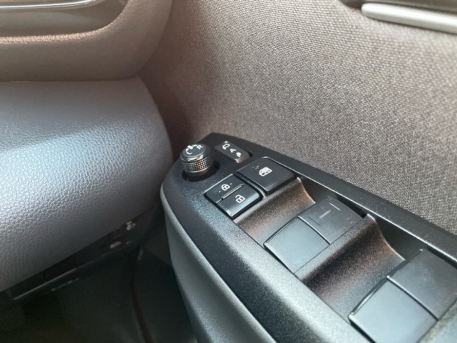 2025 Toyota Yaris Cross - SPECIAL OFFER UNIT - Save EUR 5,300 - LunaSport Monotone - 1.5 Hybrid - Automatic - EUR 180 // Remote Central Locking // Front Electric Windows // Rear Electric Windows // Electric Mirrors // Finger €31,855