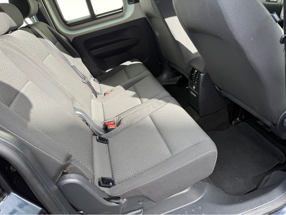 2017 Volkswagen Caddy - image 9