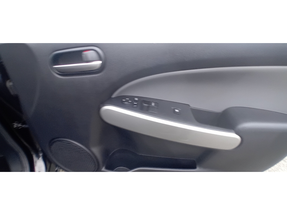 2010 Mazda Mazda2 - image 19