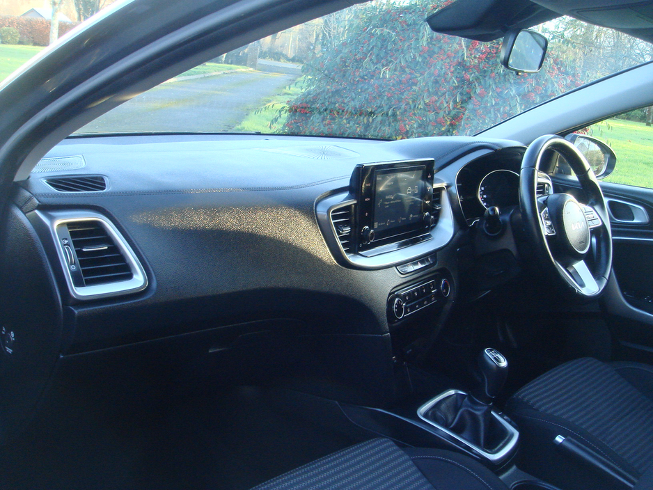 2022 Kia Ceed - image 5