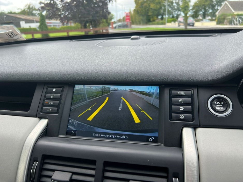 2018 Land Rover Discovery - image 15