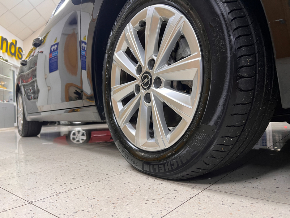 2024 Opel Astra *Only 2000Kms* Auto Diesel New Condition Nice Spec Apple Car Play Huge MPG One Owner www.bolands.ie Est.1955 €27,950