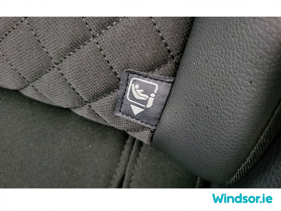 2017 Toyota C-HR 1.8 HYBRID SPORT €17,995