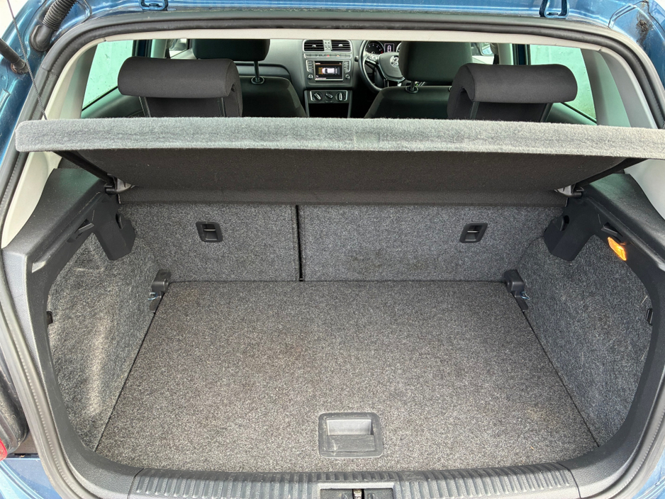 2016 Volkswagen Polo - image 8