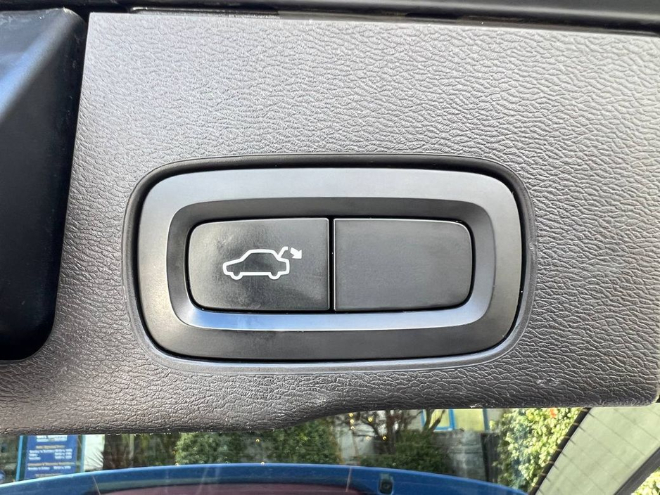 2021 Volvo XC60 - image 15