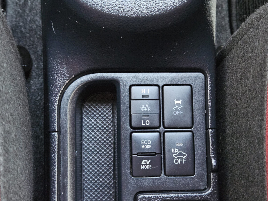 2017 Toyota Vitz - image 28