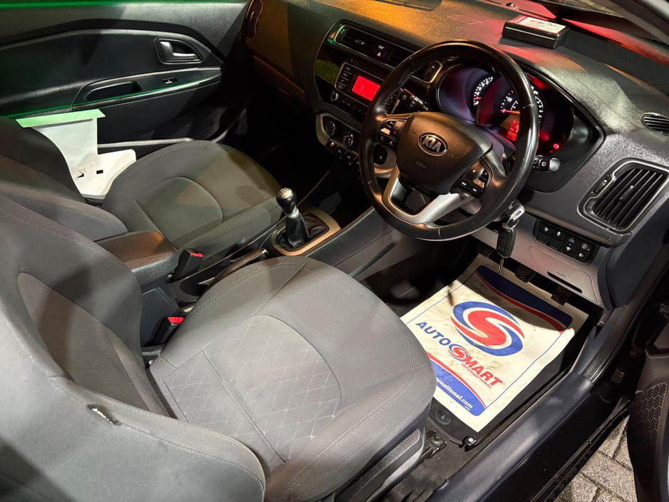 2016 Kia Rio - image 2