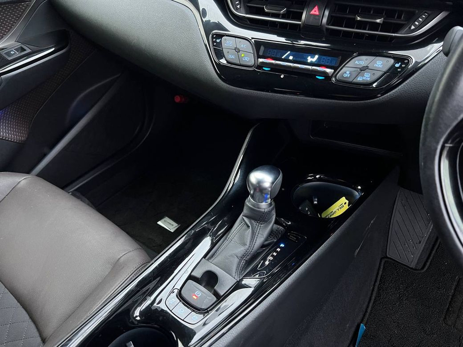 2017 Toyota C-HR 1.8 HYBRID/ HALF LEATHER HEATED SEATS // DIAMOND CUT ALLOYS// FULL SERVICE HISTORY / €17,900