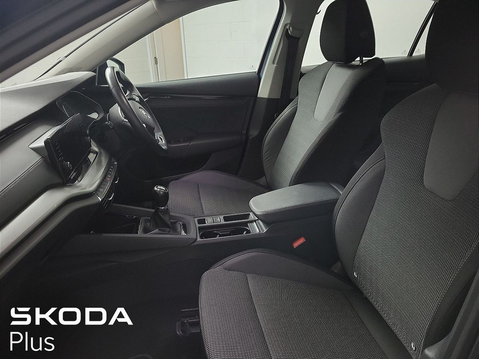 2021 Skoda Octavia - image 4