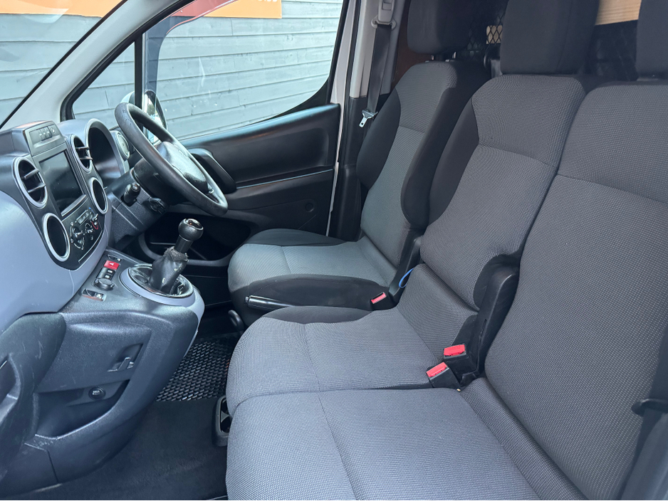 2017 Peugeot Partner - image 11