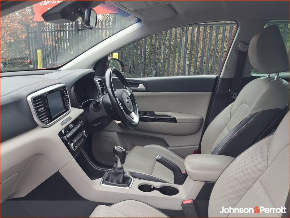 2020 Kia Sportage - image 3