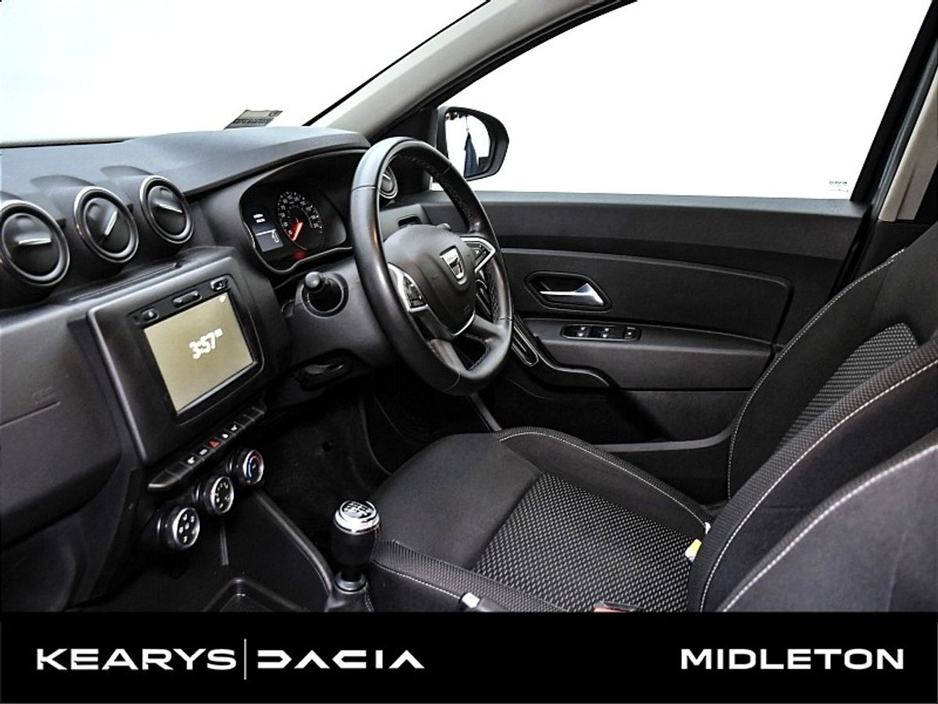 2020 Dacia Duster - image 5