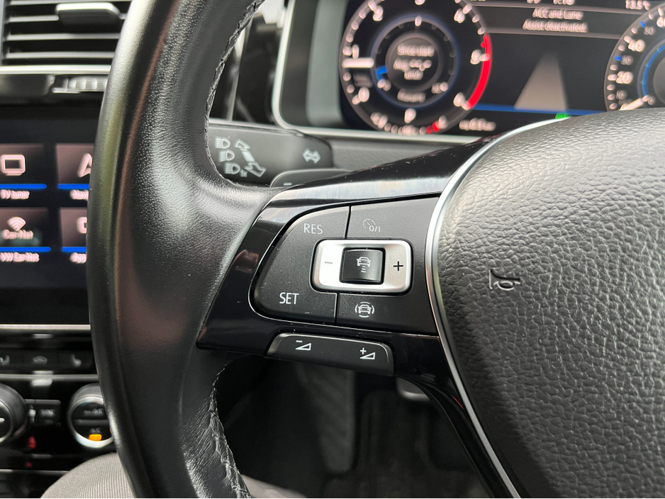 2020 Volkswagen Golf - image 25