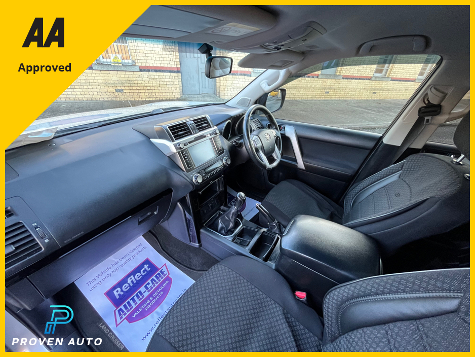 2016 Toyota Landcruiser - image 8