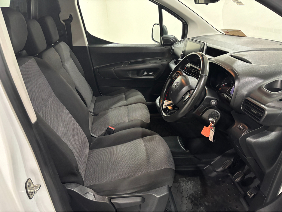 2021 Citroen Berlingo - image 10