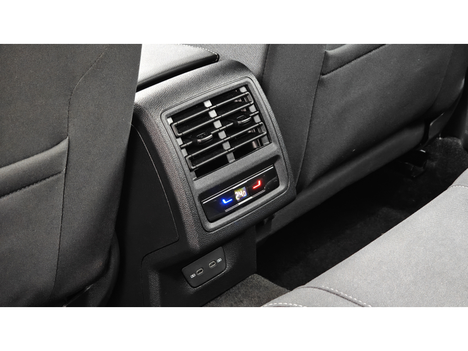 2024 Volkswagen Golf - image 10