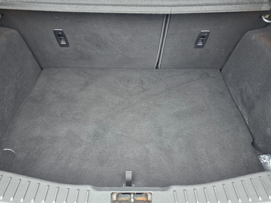 2016 Ford Focus - image 13