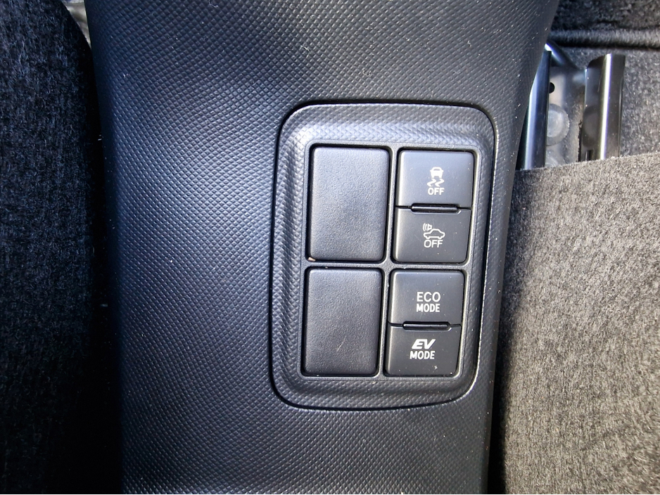 2018 Toyota Aqua - image 27