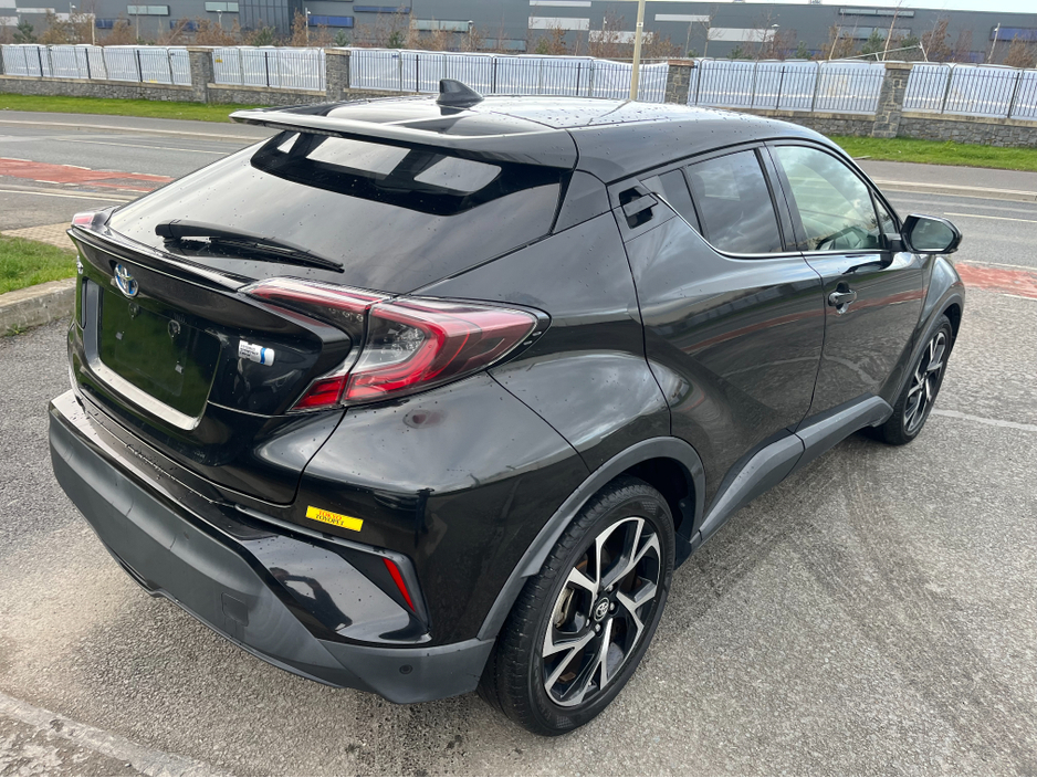 2016 Toyota C-HR - image 7