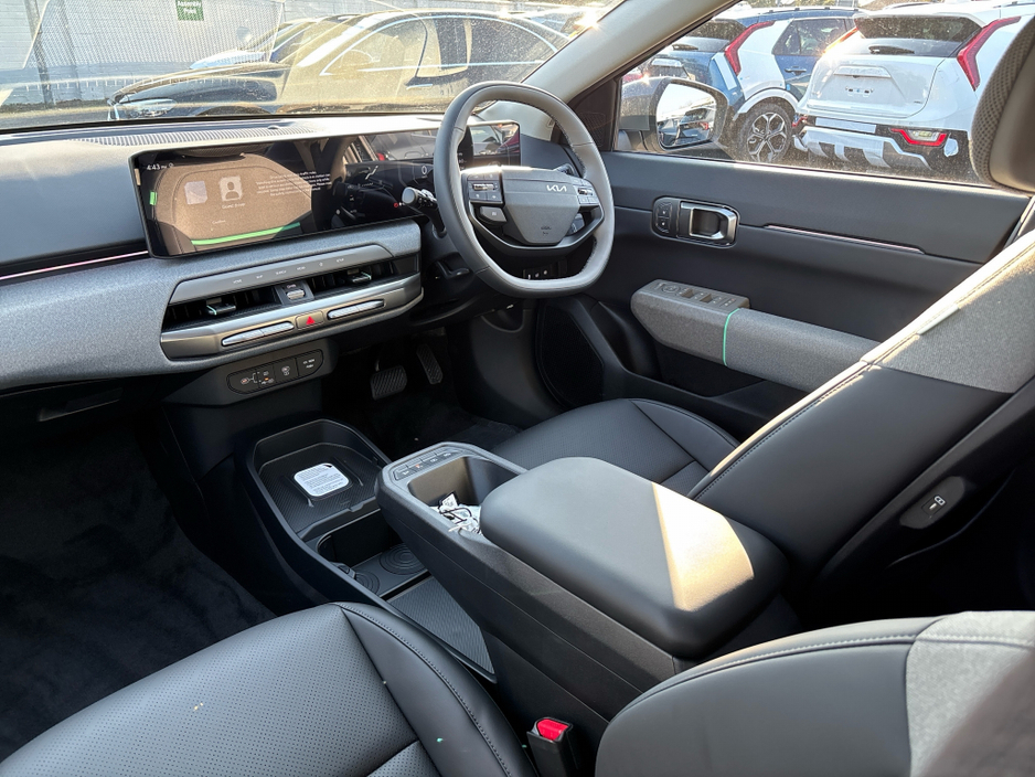 2026 Kia EV4 - image 3