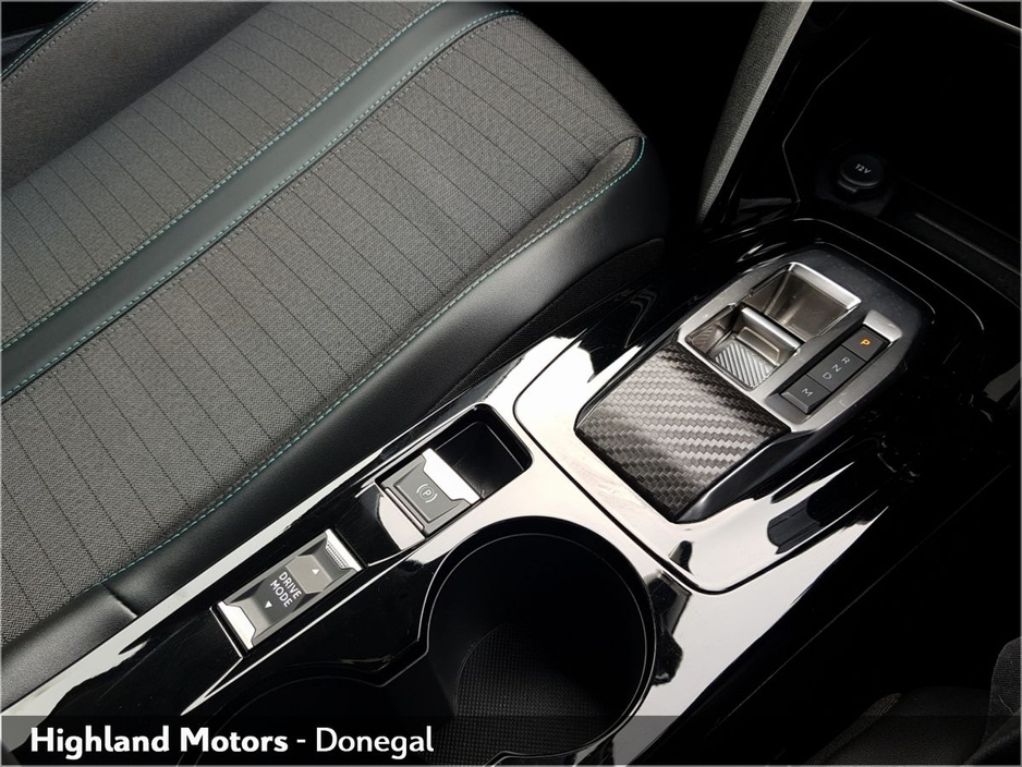 2022 Peugeot 2008 - image 16