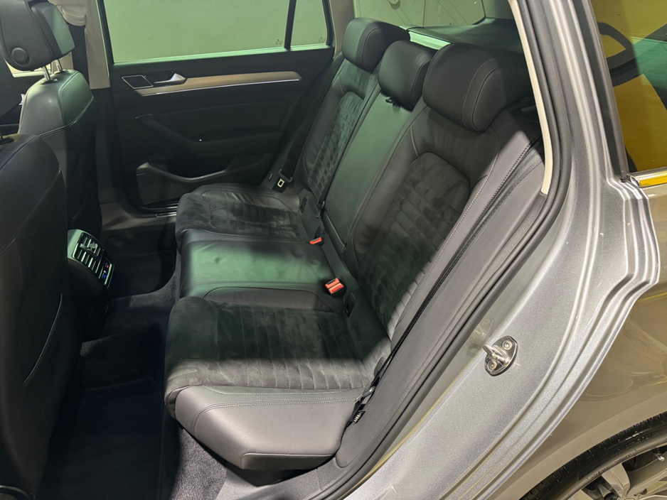 2019 Volkswagen Passat - image 13