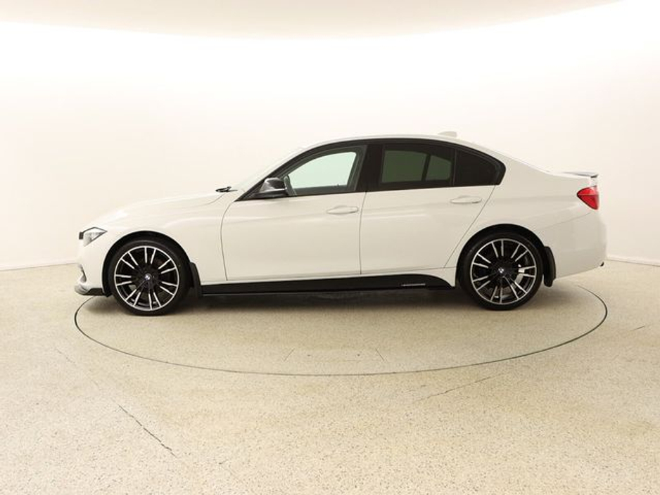 2016 BMW 3 Series - image 4