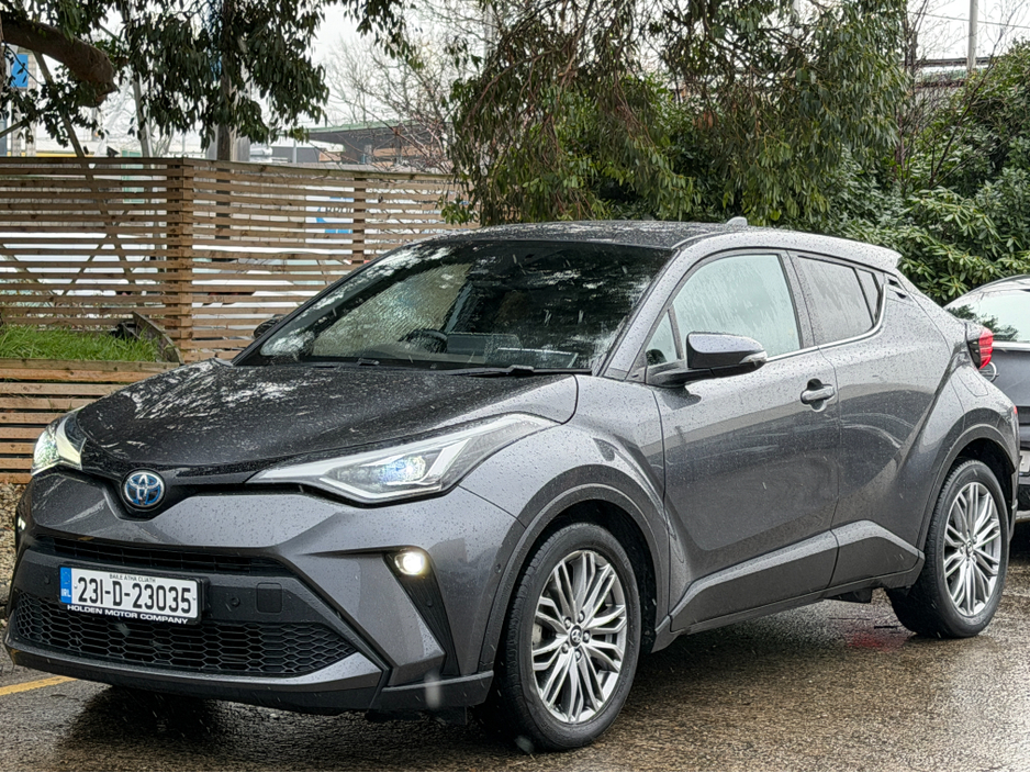 2023 Toyota C-HR HYBRID..Keyless Entry..Apple CarPlay €22,750