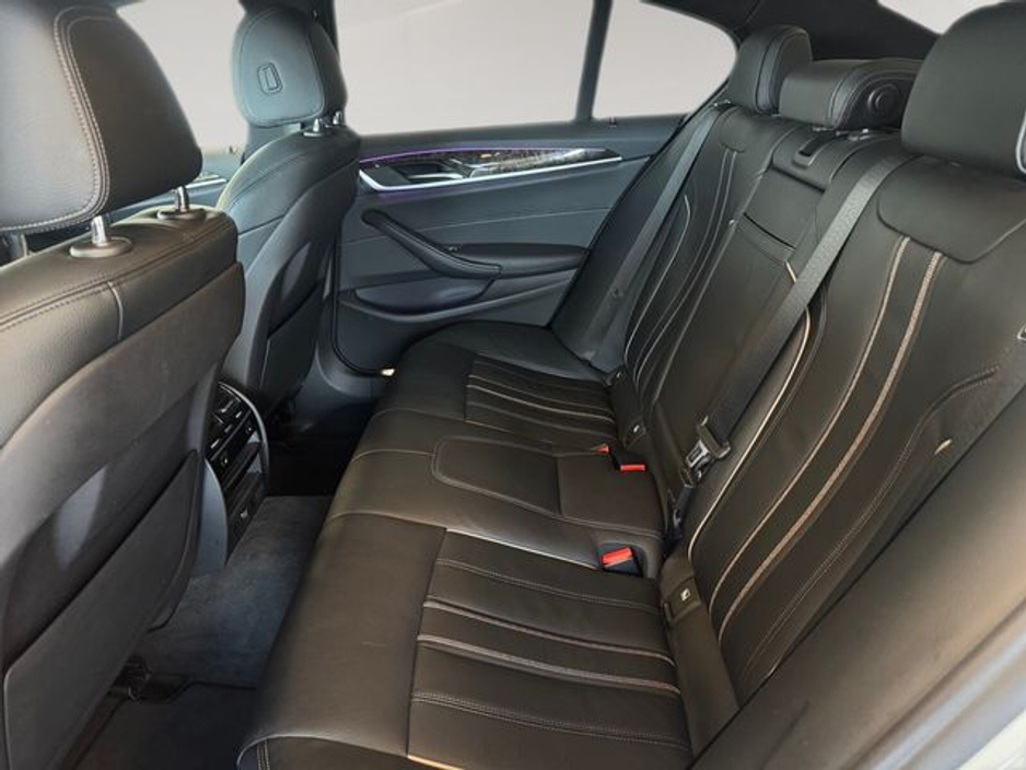 2018 BMW 5 Series - image 16