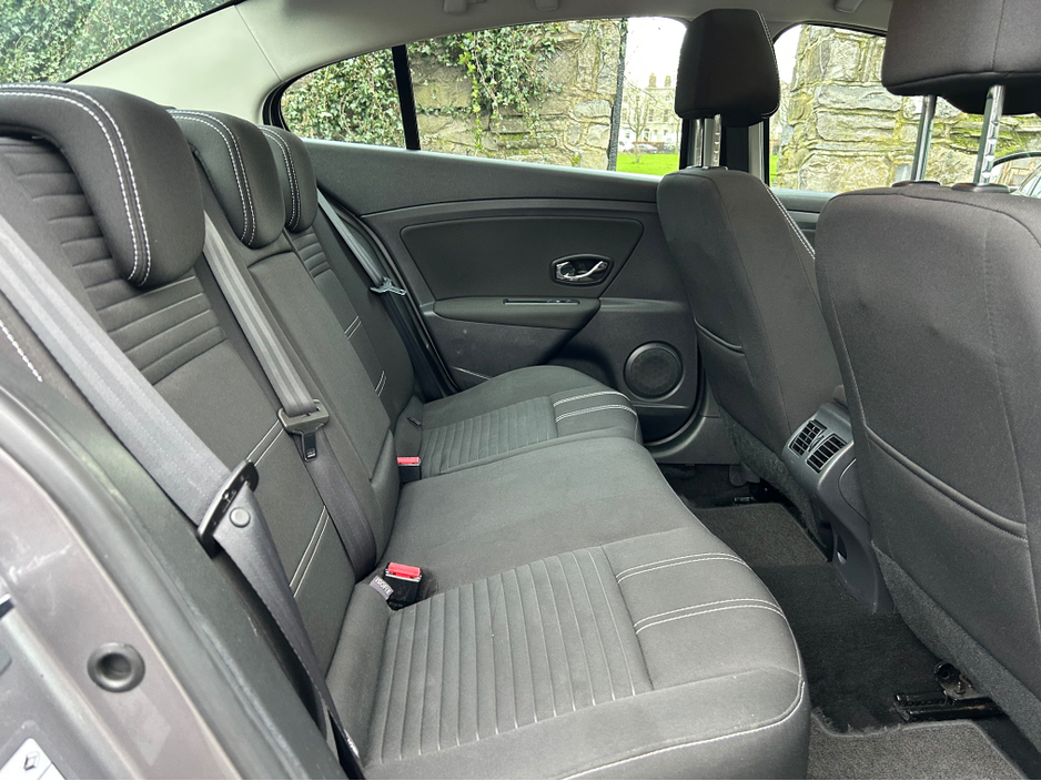 2016 Renault Fluence - image 17