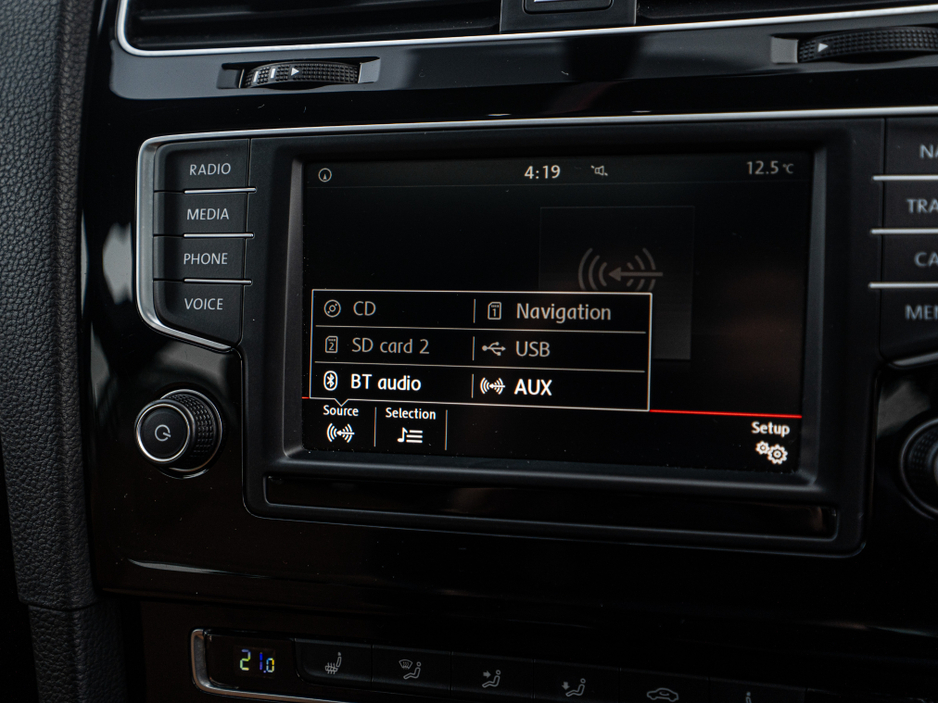 2016 Volkswagen Golf - image 28