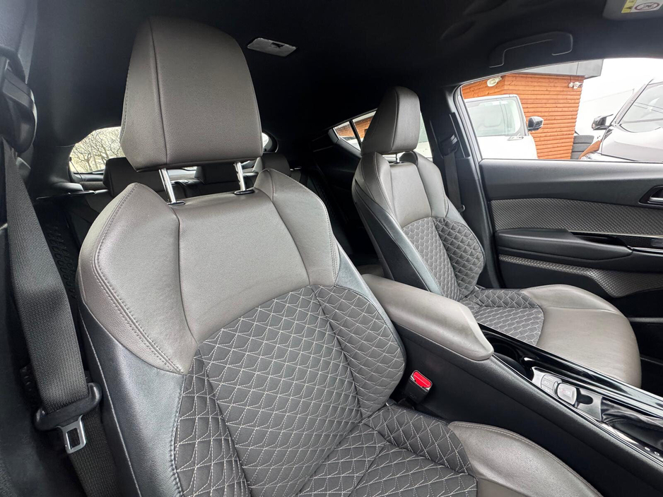 2023 Toyota C-HR - image 6