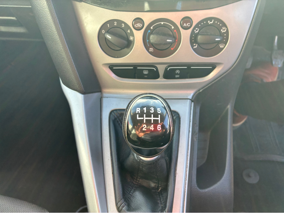 2012 Ford Focus - image 16