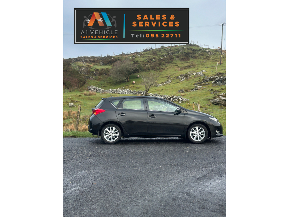 2015 Toyota Auris - image 22