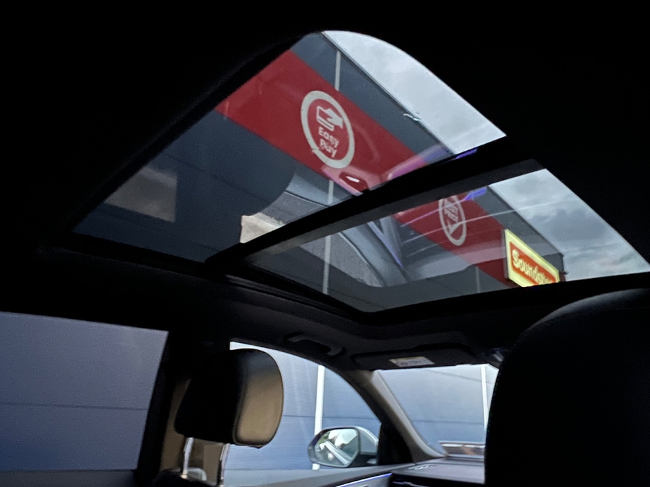 2019 Audi Q8 - image 19