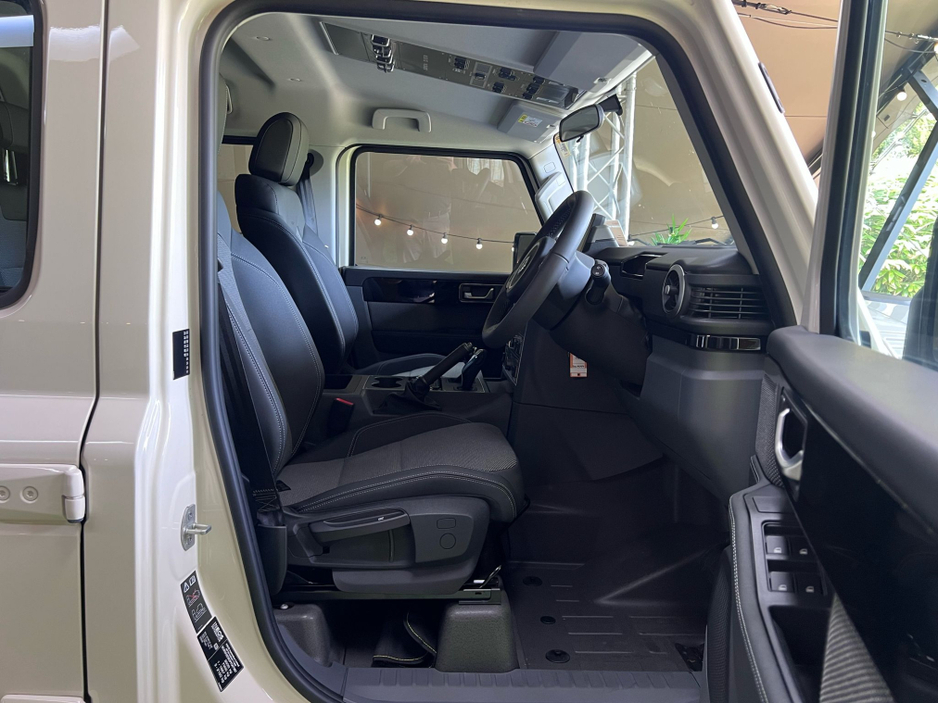 2025 INEOS Grenadier 5-Seat Commercial (N1) €79,995