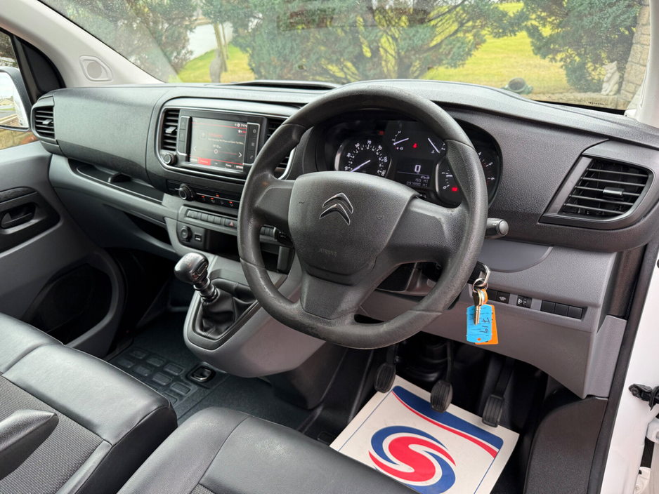 2020 Citroen Dispatch - image 14