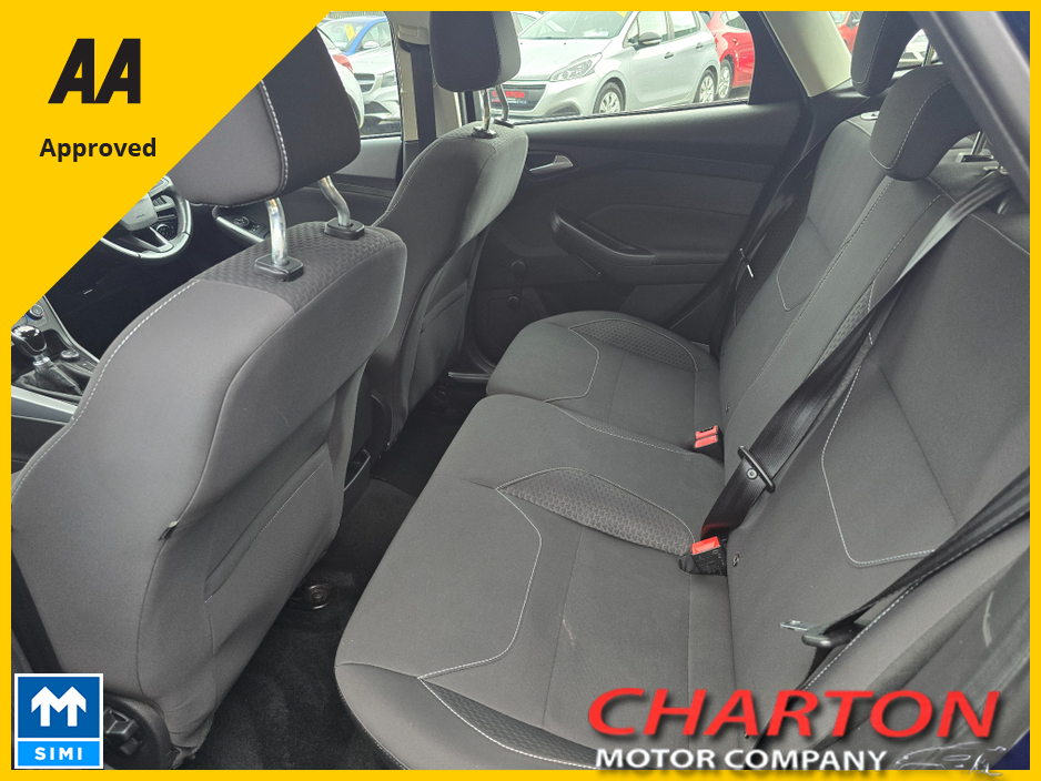 2016 Ford Focus - image 12