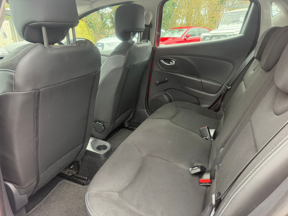 2016 Renault Clio - image 14
