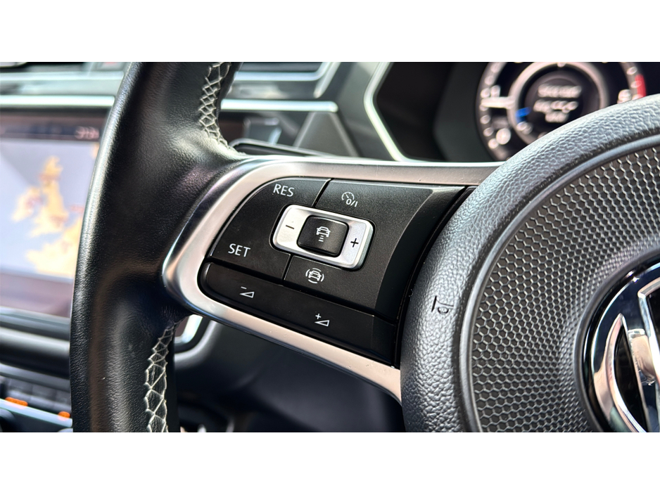 2018 Volkswagen Tiguan - image 26