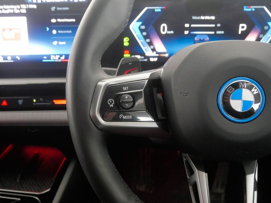 2025 BMW 5 Series - image 16