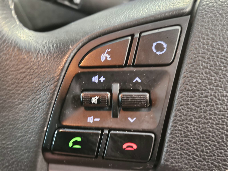 2017 Hyundai Tucson - image 8