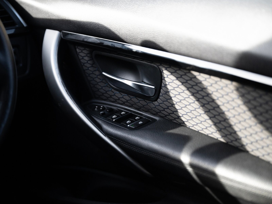 2015 BMW 3 Series - image 27