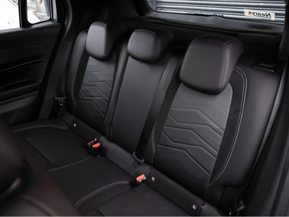 2025 Jeep Avenger - image 5