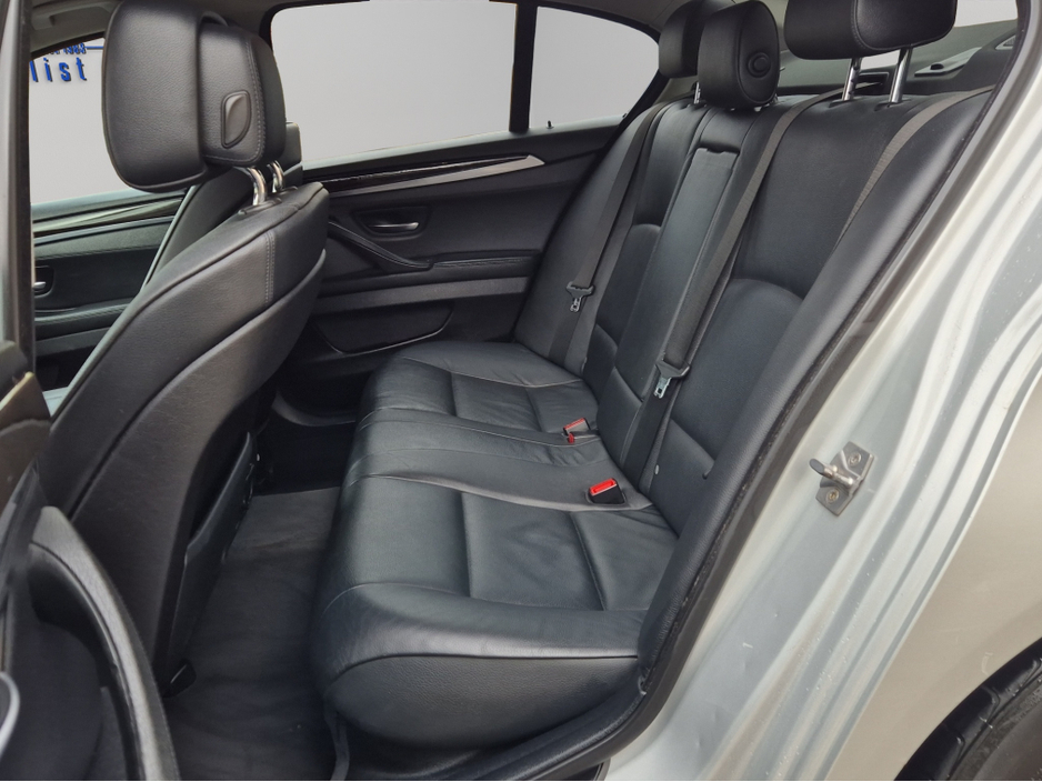 2010 BMW 5 Series - image 14