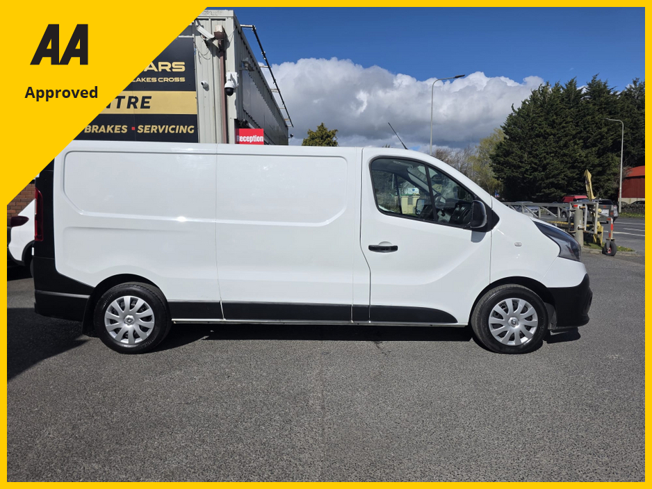 2021 Renault Trafic - image 3