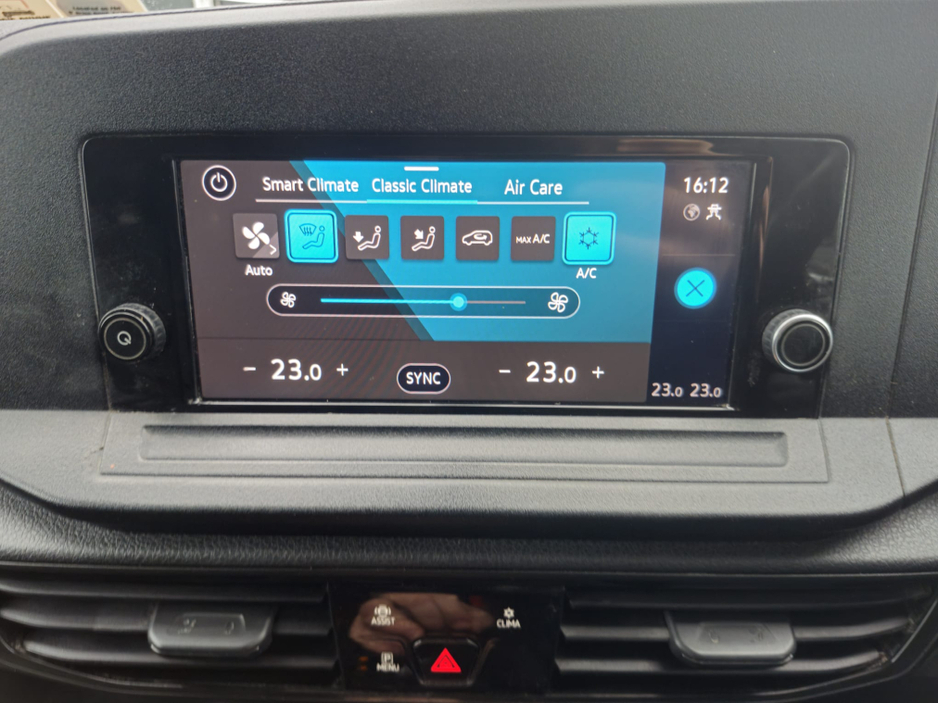 2022 Volkswagen Caddy - image 8